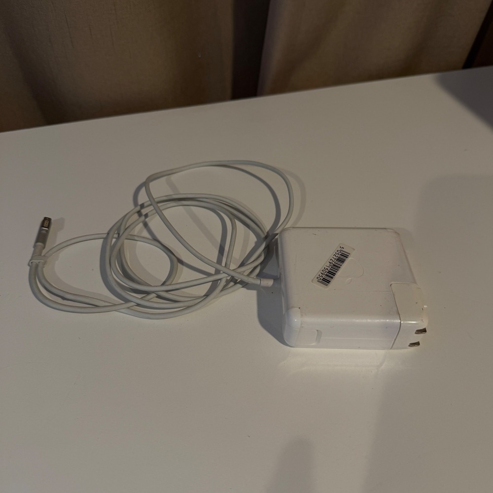 Apple 85W MagSafe‎ Power Adapter MacBook Pro Charger A1343 L-Shape White